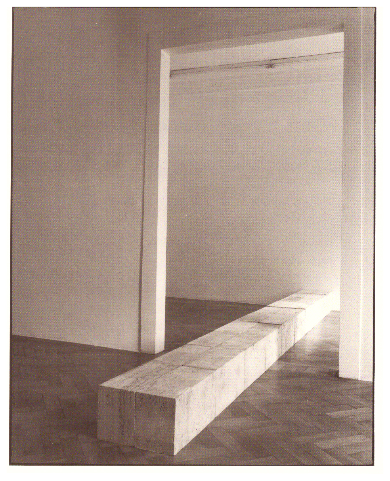 <p>Einladungskarte zur Ausstellung "Carl Andre, La Voie Lactée – The Milky Way", Kunstraum München e.V., 1985, Drucksache, 14 × 11.5 cm</p>