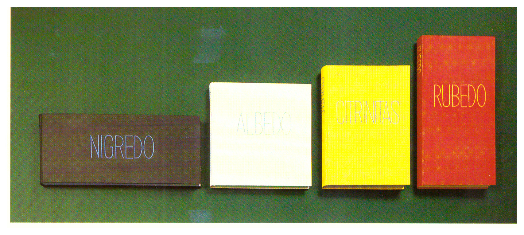 <p>Einladungskarte zur Ausstellung "Thomas Huber, Die Bibliothek", Kunstraum München e.V., 1990, Drucksache, 9 × 16 cm</p>