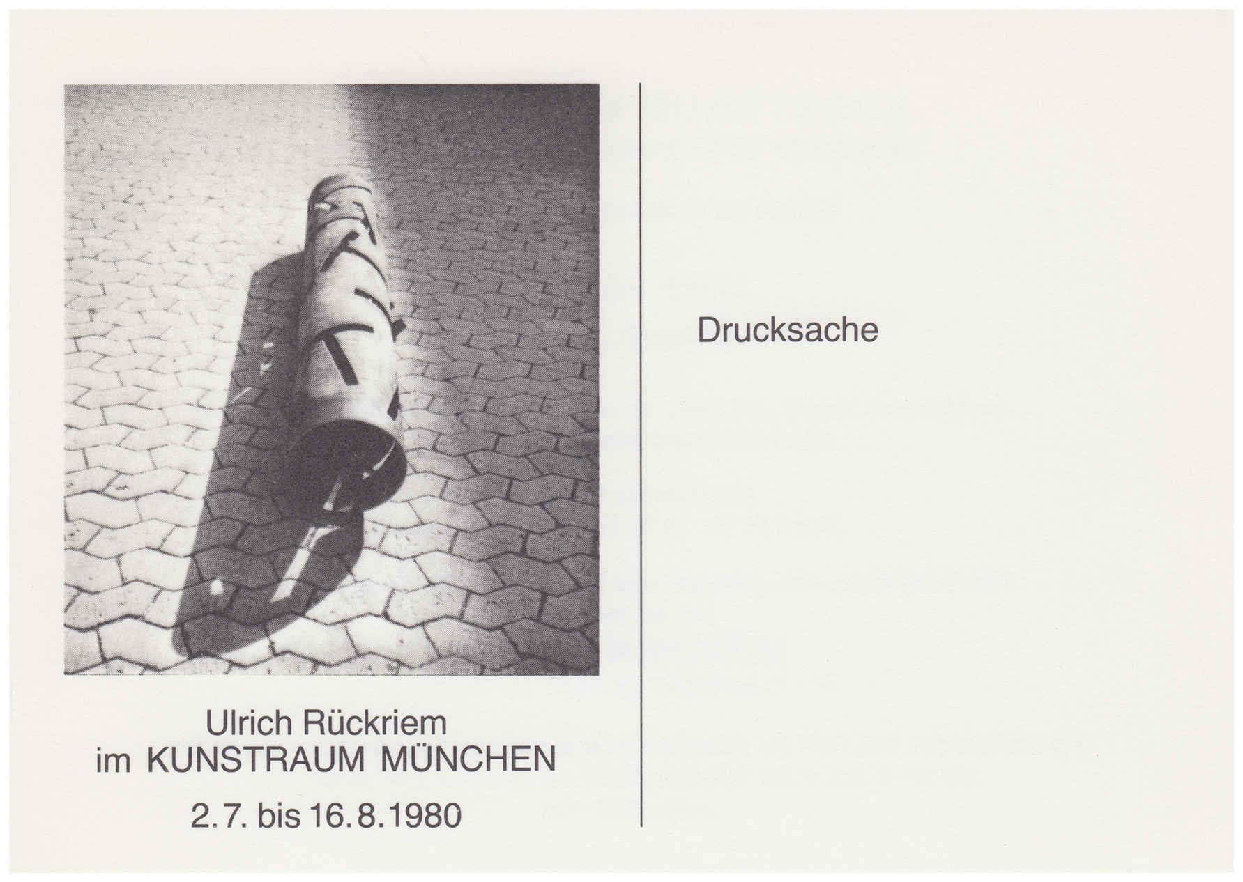 <p>Einladungskarte zur Ausstellung "Ulrich Rückriem. Neue Metall-Skulpturen", Kunstraum München e.V., 1980, Drucksache, 10.3 x 15 cm</p>