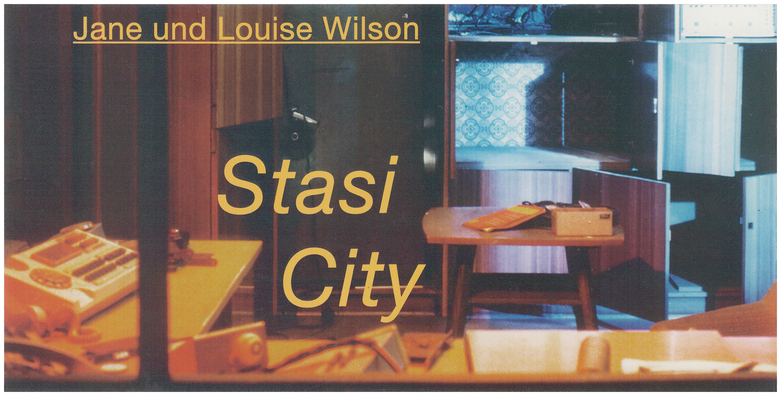 <p>Einladungskarte zur Ausstellung "Jane und Louise Wilson, Stasi City", Kunstraum München e.V., 1997, Drucksache, 10.5 x 21 cm</p>
