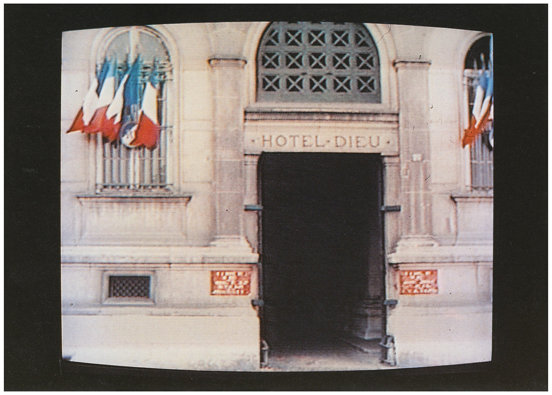 <p>Einladungskarte zur Ausstellung "Jochen Gerz, La Chasse / The Strip", Kunstraum München e.V., 1986, Drucksache, 10.5 × 14.8 cm</p>